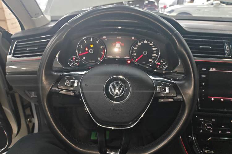 Used Volkswagen Phideon 2018 380TSI Two-Wheel-Drive Flagship Edition Steering Wheel