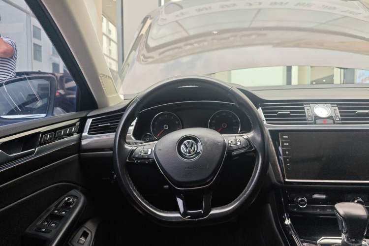 Used Volkswagen Phideon 2018 Revised Version 380TSI Two-Wheel Drive Business Edition Steering Wheel