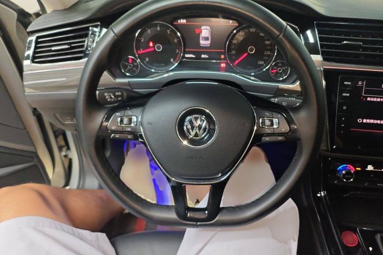 Used Volkswagen Phideon 2018 Revised Version 380TSI Two-Wheel Drive Business Edition Steering Wheel