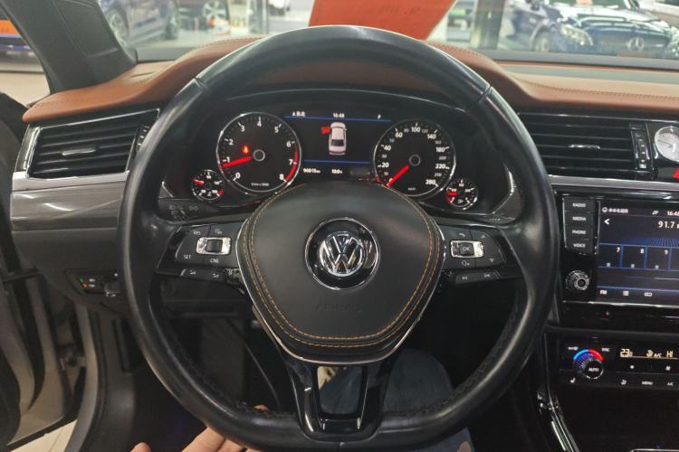 Used Volkswagen Phideon 2018 380TSI Two-Wheel Drive Business Edition Steering Wheel