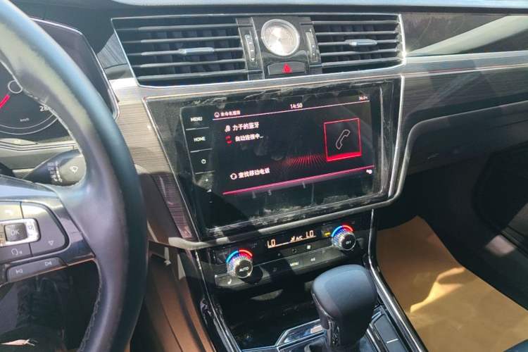 Used Volkswagen Phideon 2018 Revised Version 380TSI Two-Wheel Drive Business Edition Audio And AC Panel