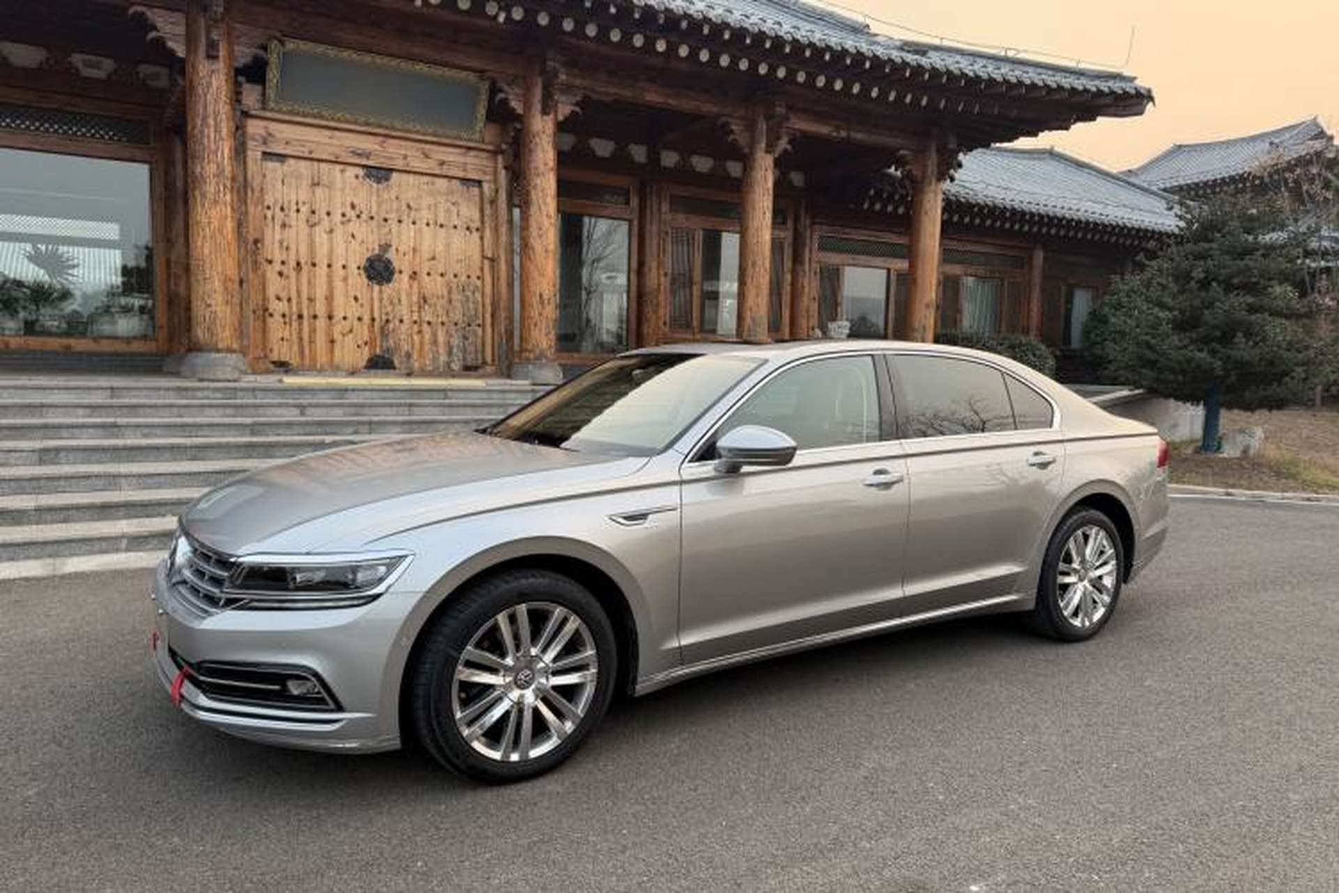 Used Volkswagen Phideon 2018 Revised Version 380TSI Two-Wheel-Drive Flagship Edition Front Left 45 Deg