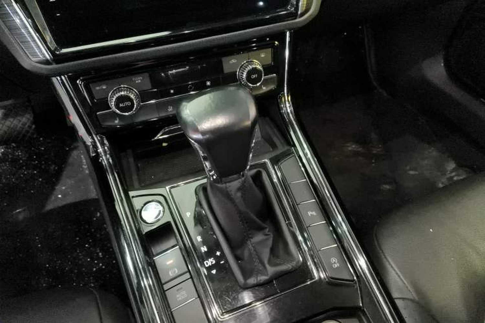 Used Volkswagen Phideon 2018 Revised Version 380TSI Two-Wheel Drive Business Edition Gear Lever