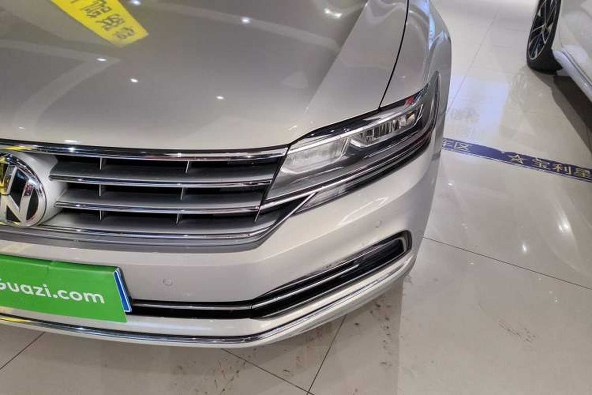 Used Volkswagen Phideon 2018 Revised Version 380TSI Two-Wheel Drive Business Edition Left Front Headlight