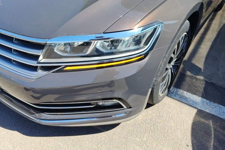 Used Volkswagen Phideon 2018 Revised Version 380TSI Two-Wheel Drive Business Edition Left Front Headlight