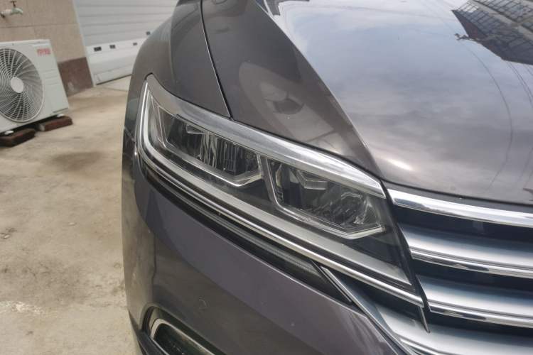Used Volkswagen Phideon 2018 Revised Version 380TSI Two-Wheel Drive Business Edition Right Front Headlight