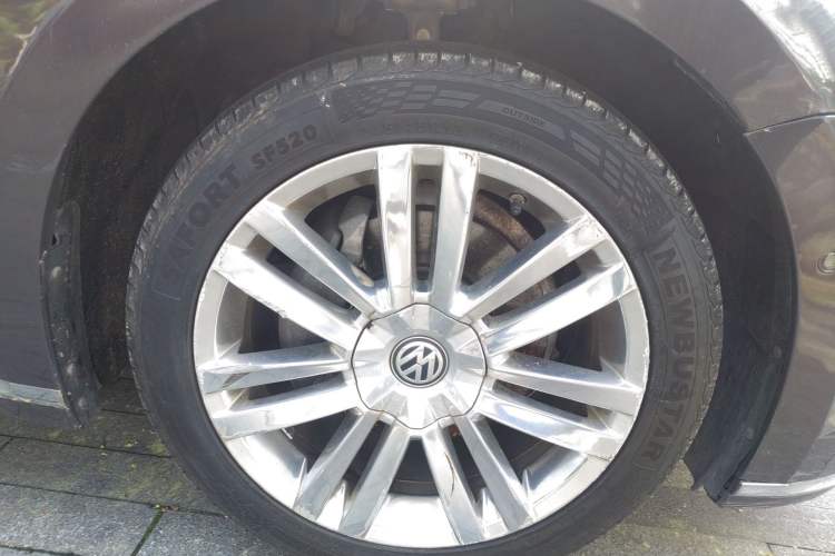 Used Volkswagen Phideon 2018 Revised Version 380TSI Two-Wheel-Drive Flagship Edition Right Front Wheel Hub