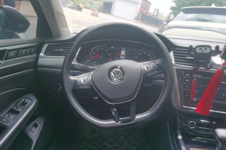 Used Volkswagen Phideon 2018 Revised Version 380TSI Two-Wheel Drive Business Edition Steering Wheel