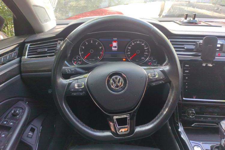 Used Volkswagen Phideon 2018 Revised Version 380TSI Two-Wheel-Drive Flagship Edition Steering Wheel