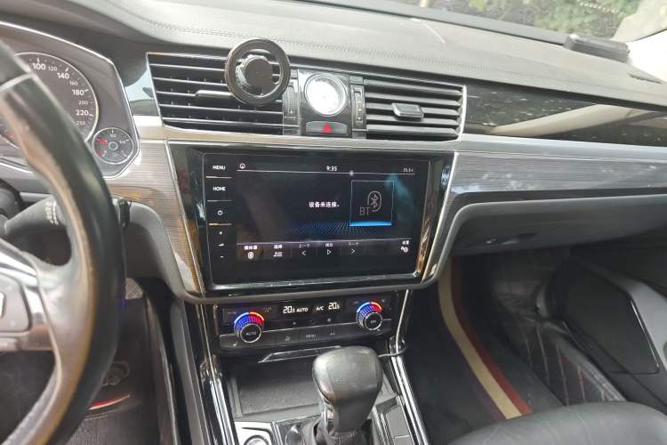 Used Volkswagen Phideon 2018 Revised Version 380TSI Two-Wheel Drive Business Edition Audio And AC Panel