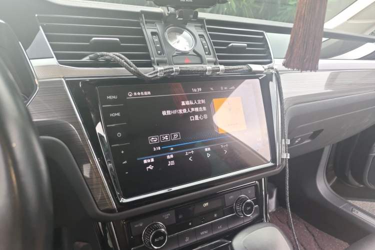Used Volkswagen Phideon 2018 Revised Version 380TSI Two-Wheel Drive Business Edition Audio And AC Panel