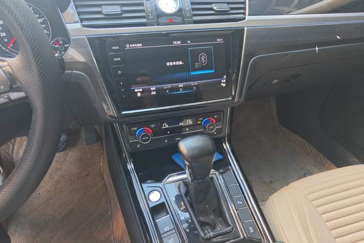 Used Volkswagen Phideon 2018 Revised Version 380TSI Two-Wheel Drive Business Edition Audio And AC Panel