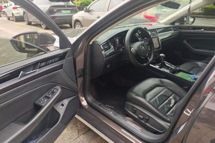 Used Volkswagen Phideon 2018 Revised Version 380TSI Two-Wheel Drive Business Edition Driver Seat