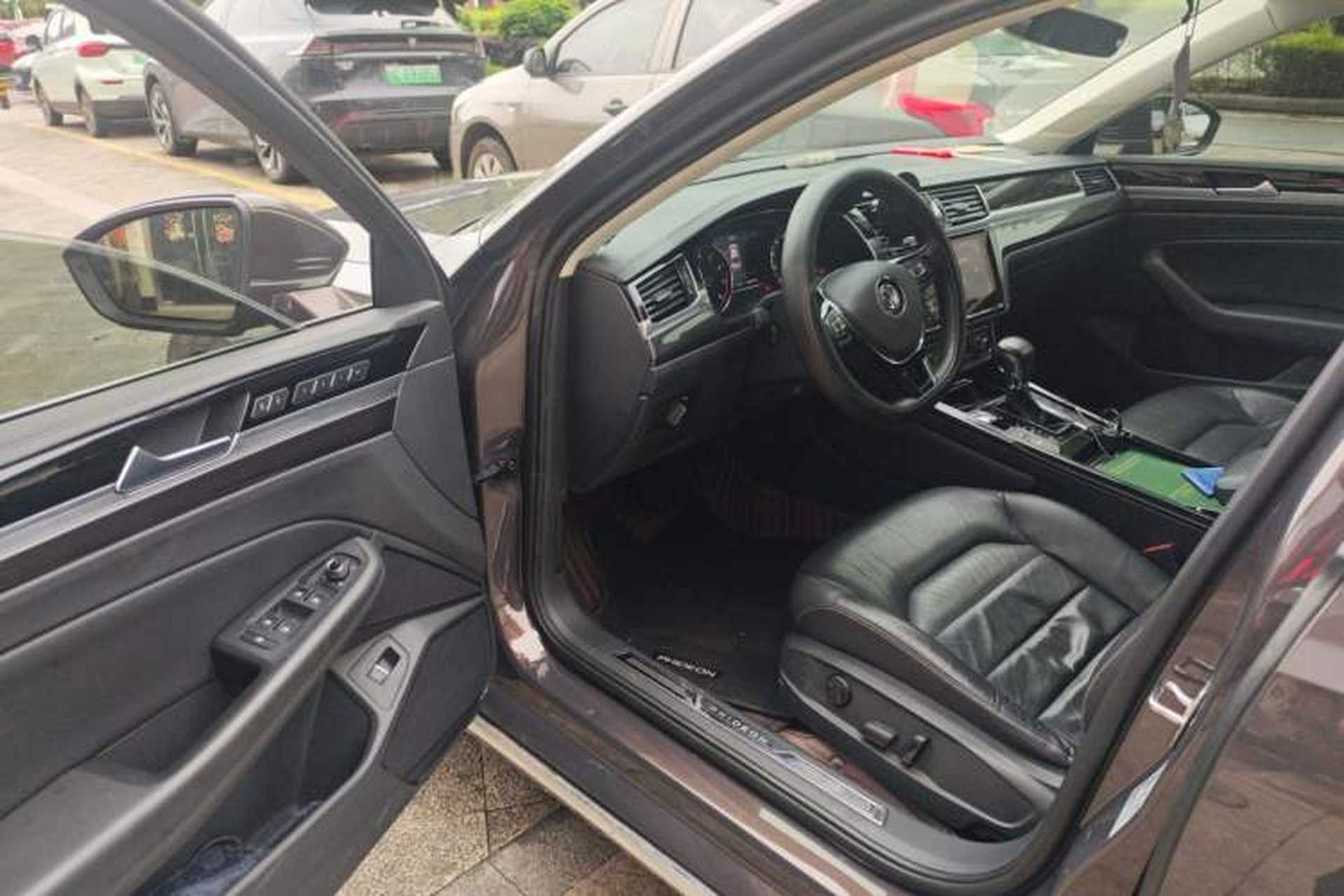 Used Volkswagen Phideon 2018 Revised Version 380TSI Two-Wheel Drive Business Edition Driver Seat