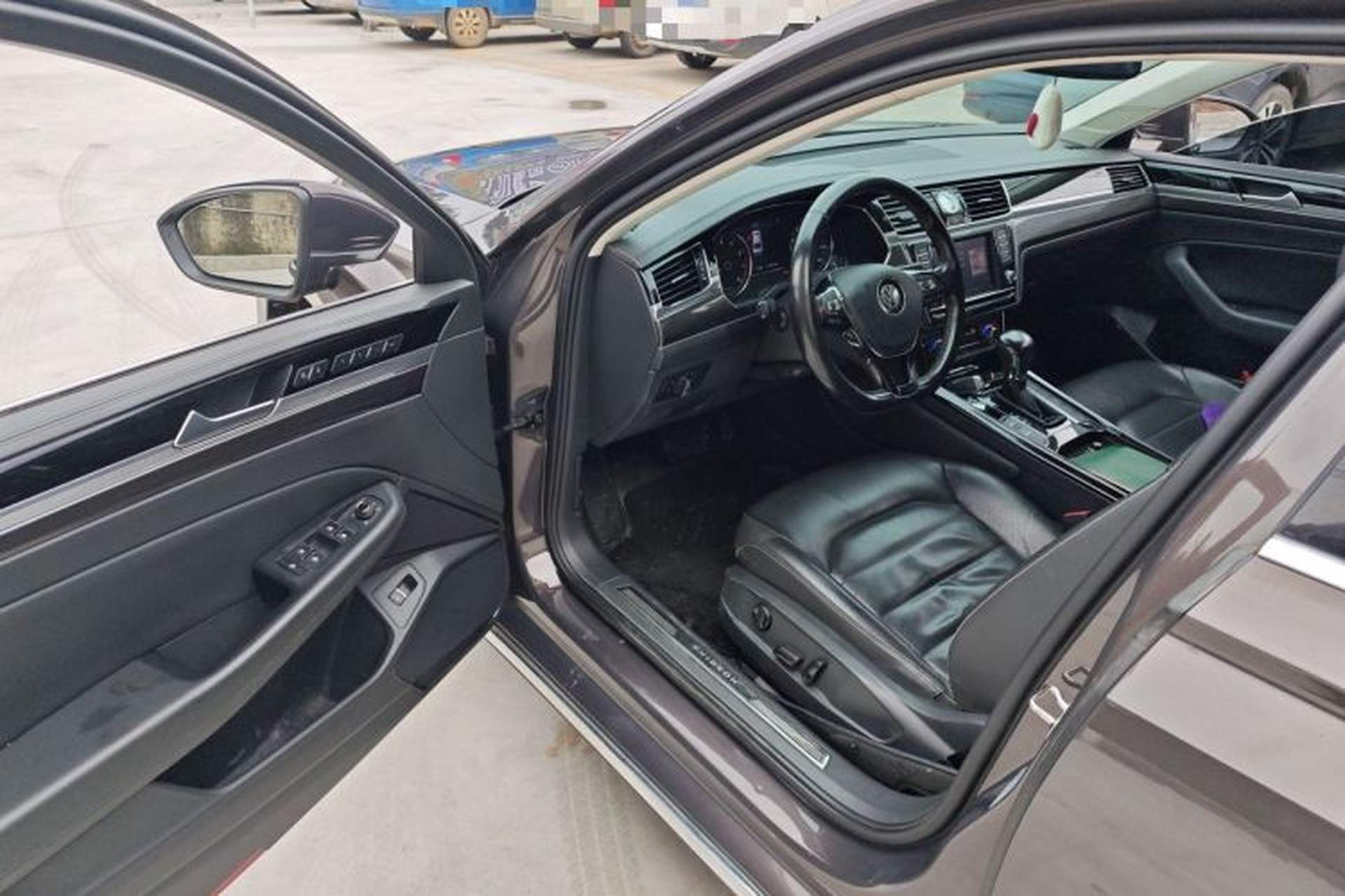 Used Volkswagen Phideon 2018 Revised Version 380TSI Two-Wheel Drive Business Edition Driver Seat