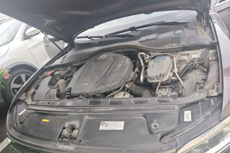 Used Volkswagen Phideon 2018 Revised Version 380TSI Two-Wheel Drive Business Edition Engine Bay