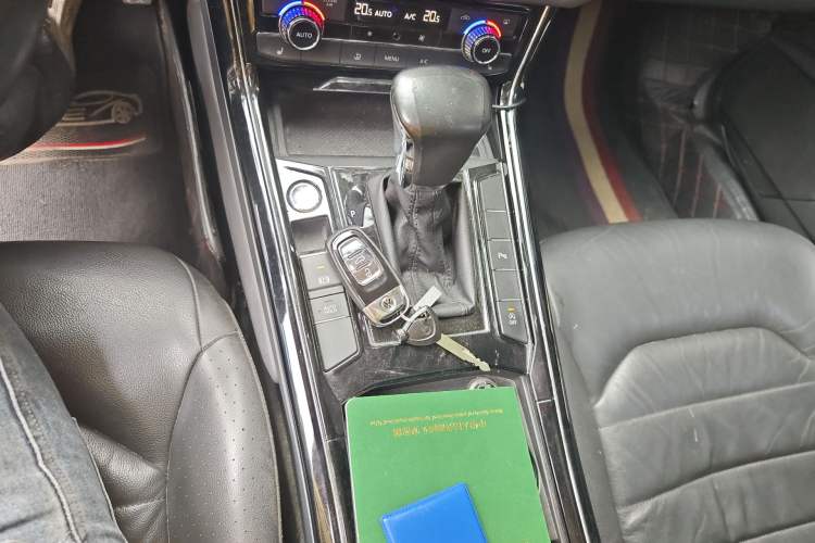 Used Volkswagen Phideon 2018 Revised Version 380TSI Two-Wheel Drive Business Edition Gear Lever