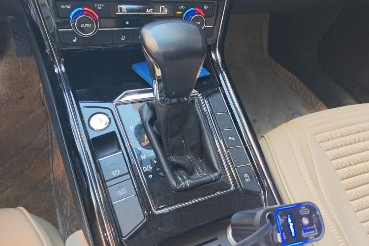 Used Volkswagen Phideon 2018 Revised Version 380TSI Two-Wheel Drive Business Edition Gear Lever