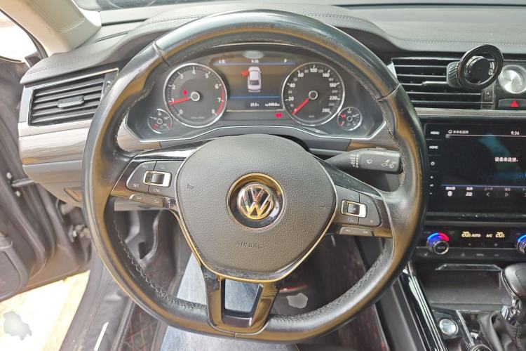 Used Volkswagen Phideon 2018 Revised Version 380TSI Two-Wheel Drive Business Edition Steering Wheel