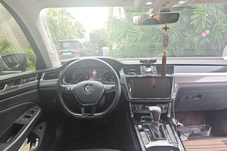 Used Volkswagen Phideon 2018 Revised Version 380TSI Two-Wheel Drive Business Edition Steering Wheel