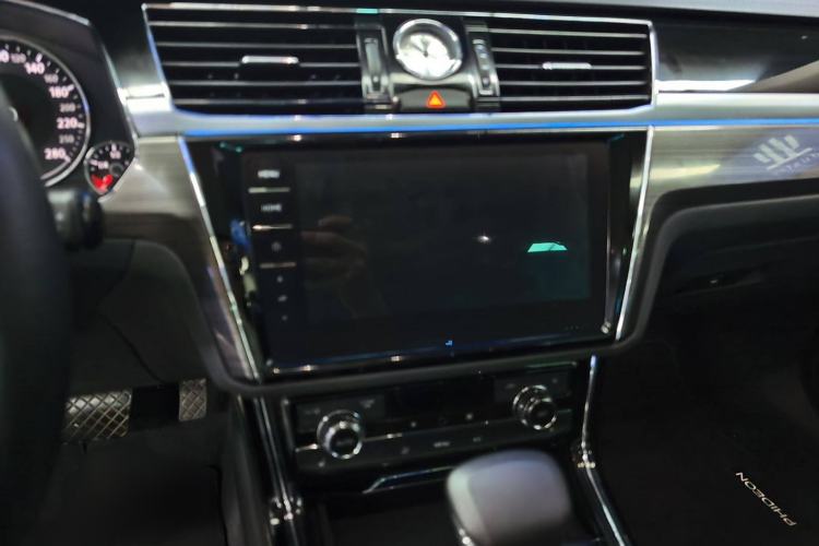 Used Volkswagen Phideon 2018 Revised Version 380TSI Two-Wheel Drive Business Edition Audio And AC Panel