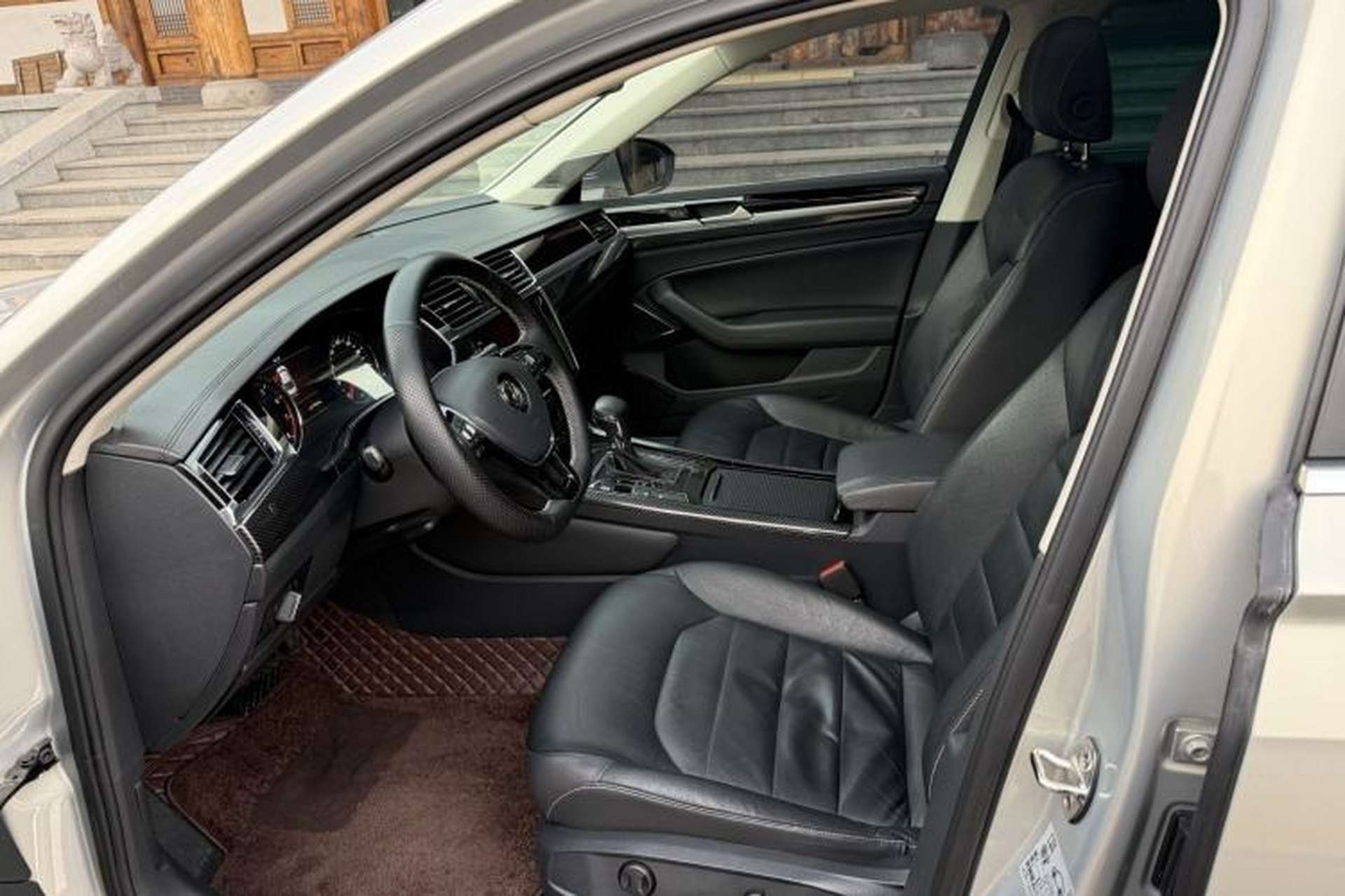 Used Volkswagen Phideon 2018 Revised Version 380TSI Two-Wheel Drive Business Edition Audio And AC Panel
