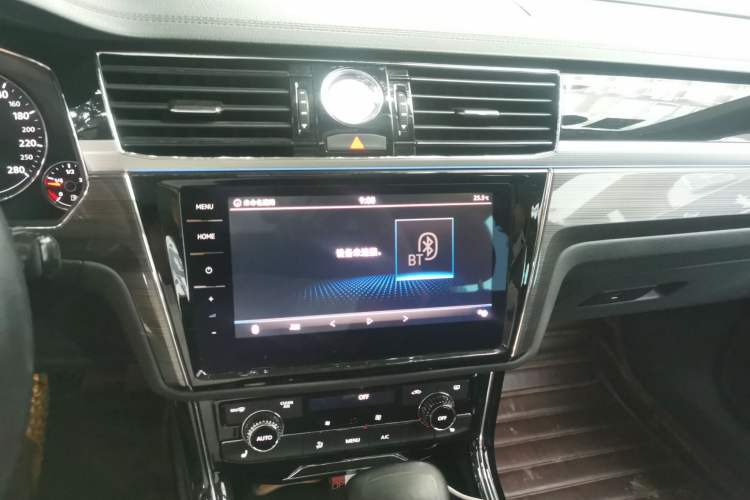 Used Volkswagen Phideon 2018 Revised Version 380TSI Two-Wheel Drive Business Edition Audio And AC Panel