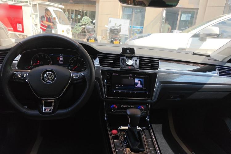 Used Volkswagen Phideon 2018 Revised Version 380TSI Two-Wheel Drive Business Edition Center Console