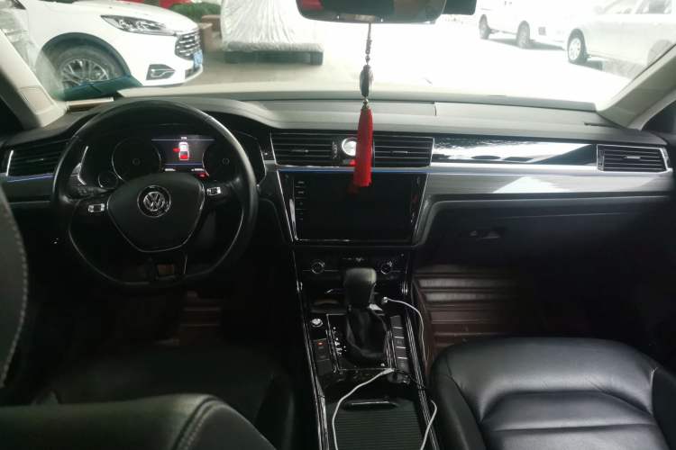 Used Volkswagen Phideon 2018 Revised Version 380TSI Two-Wheel Drive Business Edition Center Console