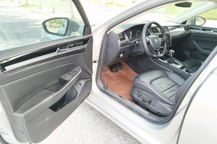 Used Volkswagen Phideon 2018 Revised Version 380TSI Two-Wheel Drive Business Edition Driver Seat