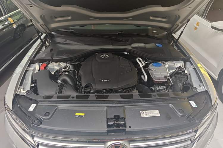 Used Volkswagen Phideon 2018 Revised Version 380TSI Two-Wheel Drive Business Edition Engine Bay