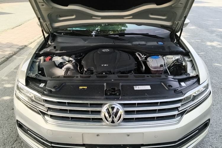 Used Volkswagen Phideon 2018 Revised Version 380TSI Two-Wheel Drive Business Edition Engine Bay