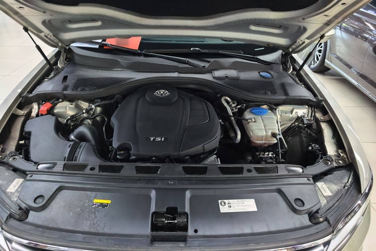 Used Volkswagen Phideon 2018 Revised Version 380TSI Two-Wheel Drive Business Edition Engine Bay