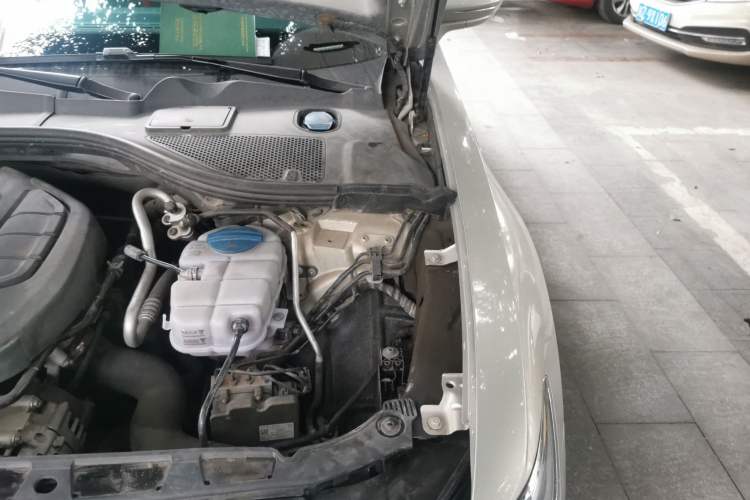 Used Volkswagen Phideon 2018 Revised Version 380TSI Two-Wheel Drive Business Edition Engine Bay Left
