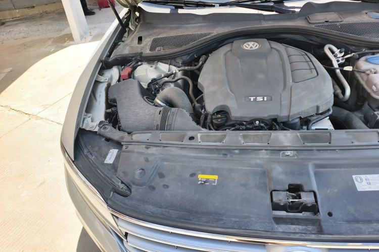 Used Volkswagen Phideon 2018 Revised Version 380TSI Two-Wheel Drive Business Edition Engine Bay Right