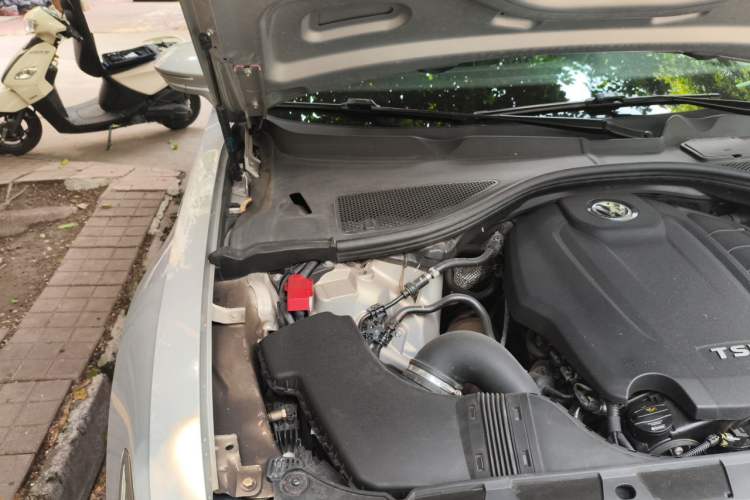 Used Volkswagen Phideon 2018 Revised Version 380TSI Two-Wheel-Drive Flagship Edition Engine Bay Right