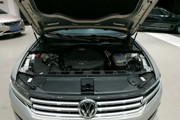 Used Volkswagen Phideon 2018 Revised Version 380TSI Two-Wheel Drive Business Edition Engine Bay