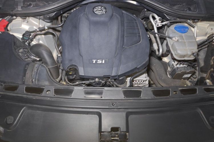 Used Volkswagen Phideon 2018 Revised Version 380TSI Two-Wheel Drive Business Edition Engine Bay