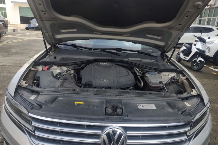 Used Volkswagen Phideon 2018 Revised Version 380TSI Two-Wheel Drive Business Edition Engine Bay