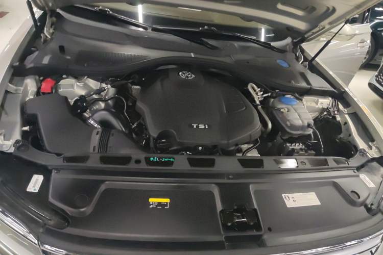 Used Volkswagen Phideon 2018 Revised Version 380TSI Two-Wheel Drive Business Edition Engine Bay