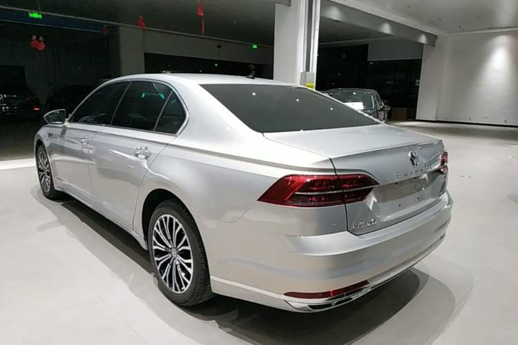 Used Volkswagen Phideon 2018 Revised Version 380TSI Two-Wheel Drive Business Edition Exterior 2