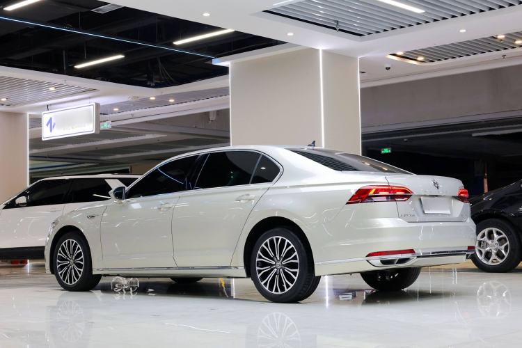 Used Volkswagen Phideon 2018 Revised Version 380TSI Two-Wheel Drive Business Edition Exterior 3