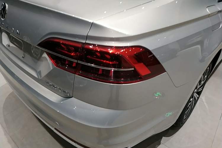 Used Volkswagen Phideon 2018 Revised Version 380TSI Two-Wheel Drive Business Edition Exterior 3
