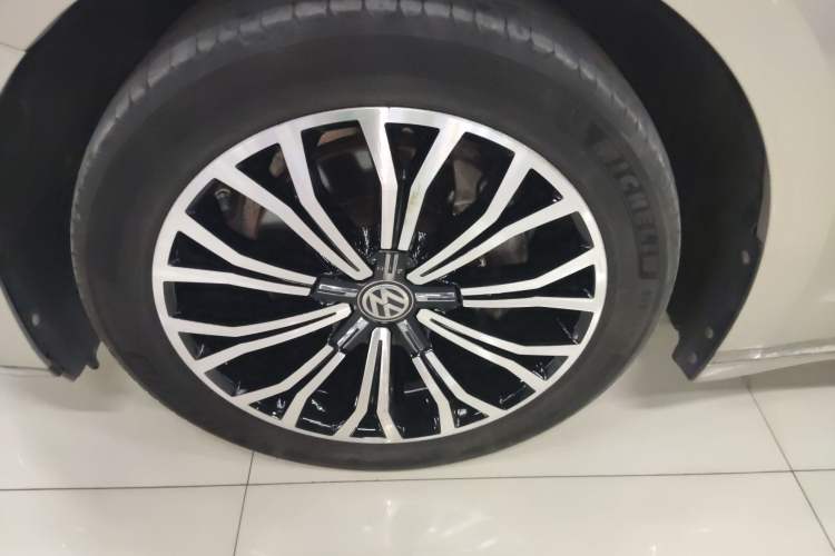 Used Volkswagen Phideon 2018 Revised Version 380TSI Two-Wheel Drive Business Edition Exterior 4