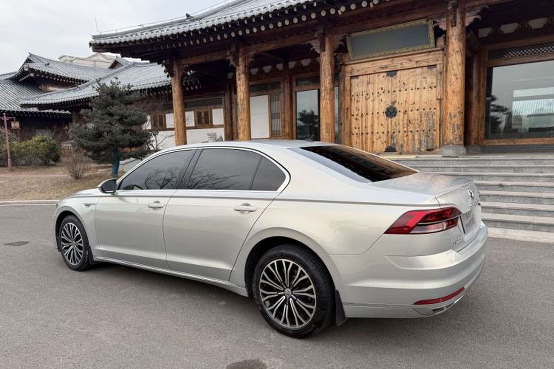 Used Volkswagen Phideon 2018 Revised Version 380TSI Two-Wheel Drive Business Edition Exterior 5
