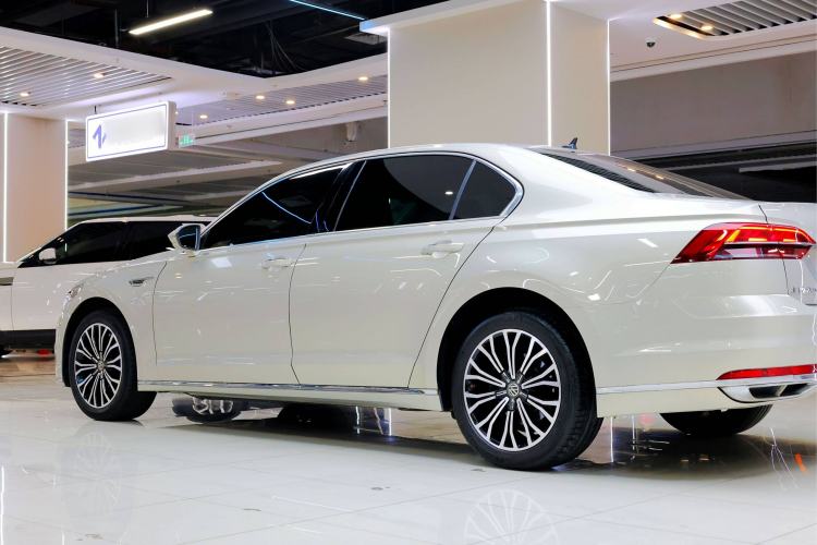 Used Volkswagen Phideon 2018 Revised Version 380TSI Two-Wheel Drive Business Edition Exterior 8