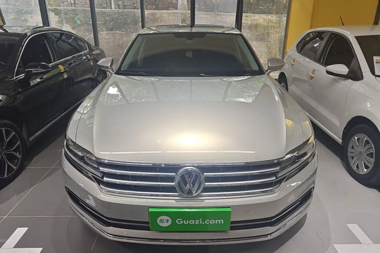 Used Volkswagen Phideon 2018 Revised Version 380TSI Two-Wheel Drive Business Edition Front