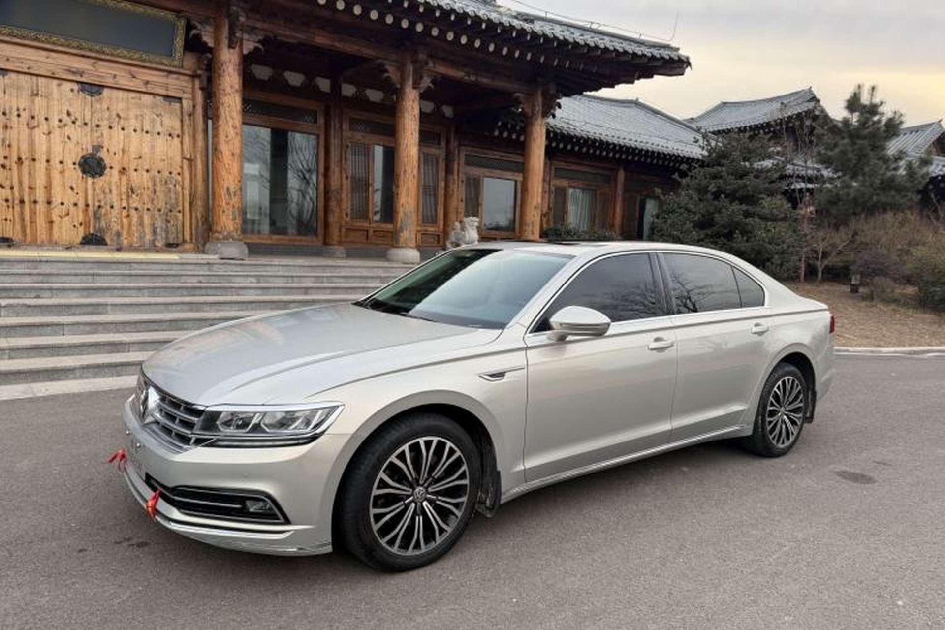 Used Volkswagen Phideon 2018 Revised Version 380TSI Two-Wheel Drive Business Edition Front Left 45 Deg
