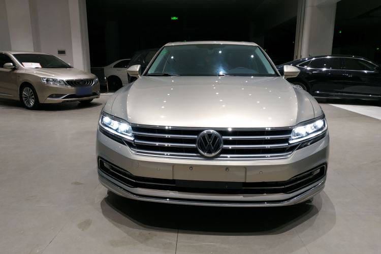 Used Volkswagen Phideon 2018 Revised Version 380TSI Two-Wheel Drive Business Edition Front