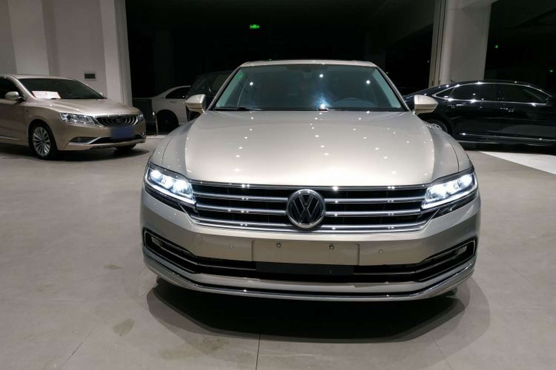 Used Volkswagen Phideon 2018 Revised Version 380TSI Two-Wheel Drive Business Edition Front